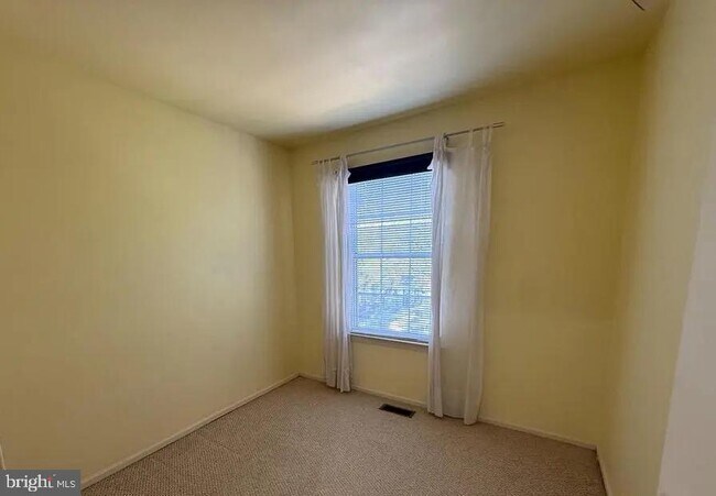 Building Photo - 4711 Leyden Way