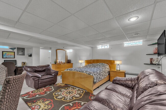 Building Photo - 5555 Patterson Dr