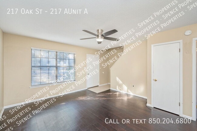 Building Photo - 217 Oak St SE