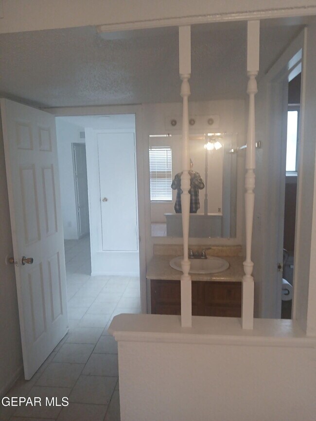 Building Photo - 6057 Morning Glory Cir