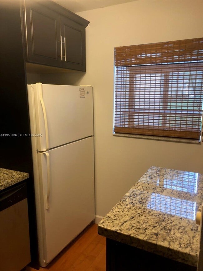 Building Photo - 300 Gardens Dr