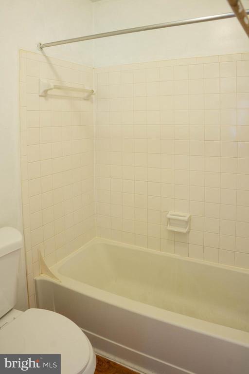 Building Photo - 8654 Venoy Ct