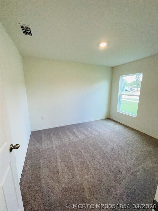 Building Photo - 1701 SE Manth Ln