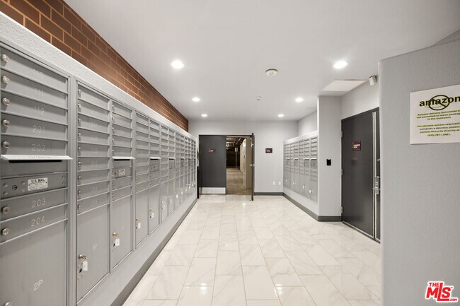 Building Photo - 629 Traction Ave