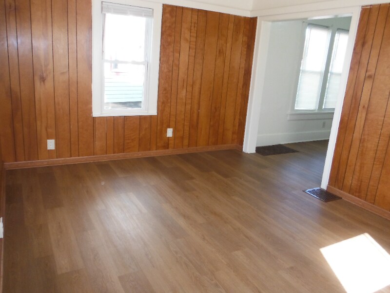 Building Photo - 1418 Woodland Ave NW