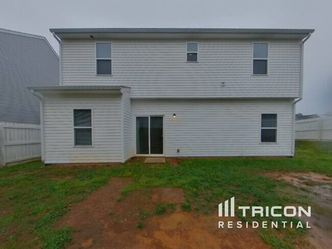 Building Photo - 1401 Waylon Ave