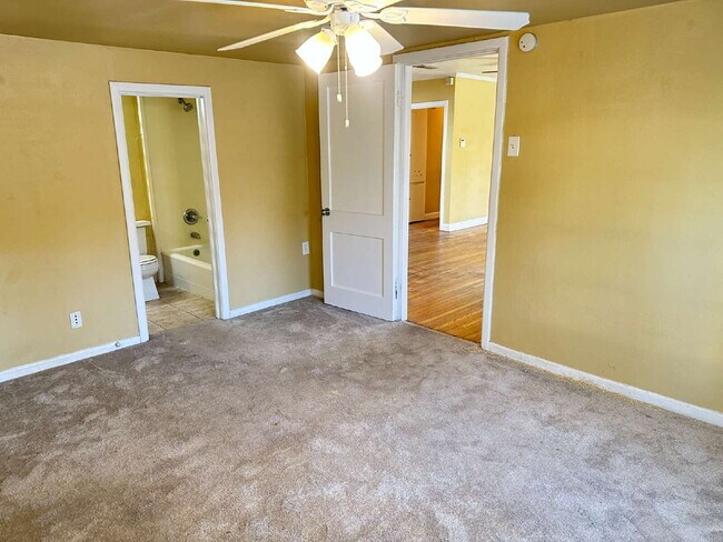 Building Photo - Character, Comfort & Convenience in Tech T...
