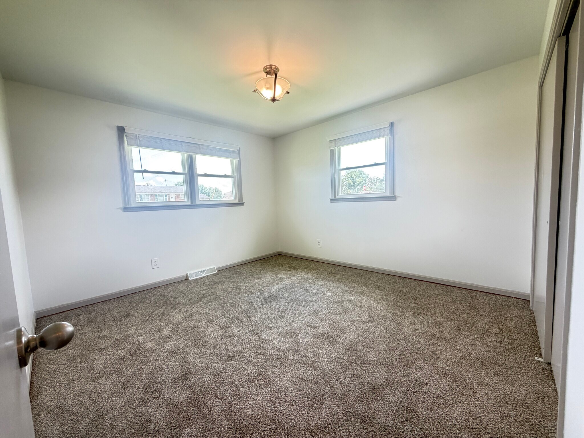 Building Photo - 112 Ten Throw Dr