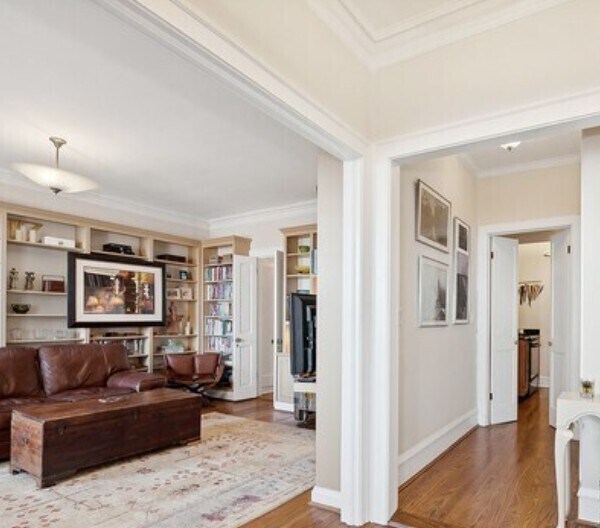 Building Photo - 2608 N Lakeview Ave