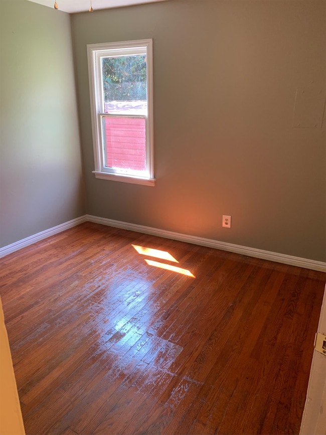 Building Photo - 3400 SE 20th St