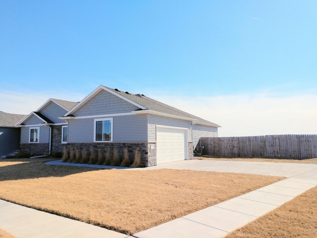 Building Photo - Luxury Townhomes