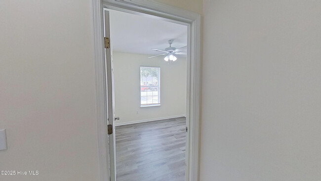 Building Photo - 4240 Sunglow Dr