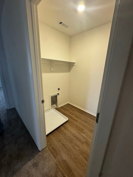 Building Photo - 6813 SW Dignity Ave