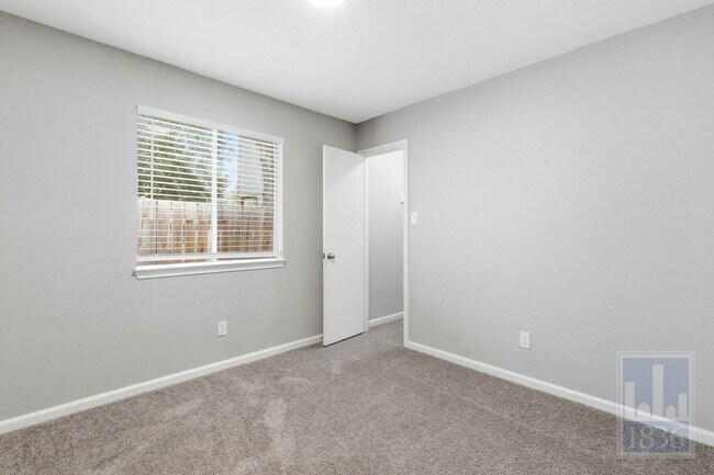 Building Photo - 1612 Sylvia Ln