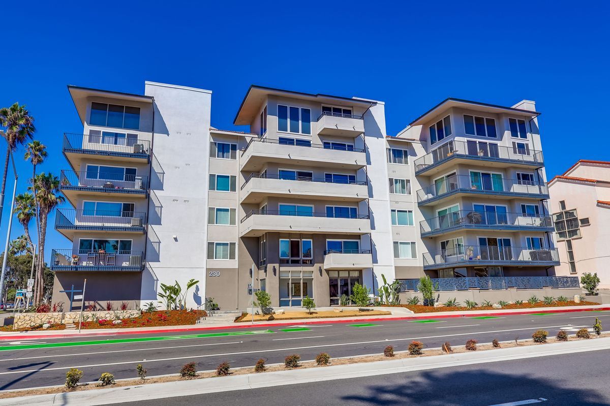 Building Photo - 230 S Catalina Ave