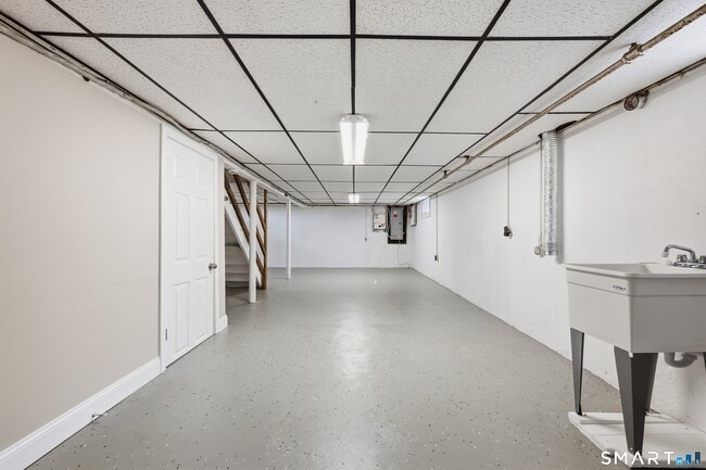 Building Photo - 456 Elm St
