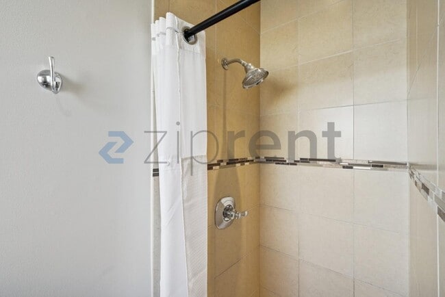 Building Photo - 16 Dunsmuir St