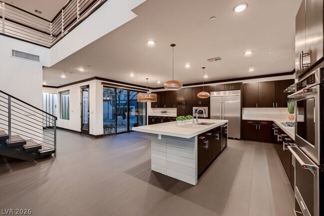 Building Photo - 917 Vegas View Dr