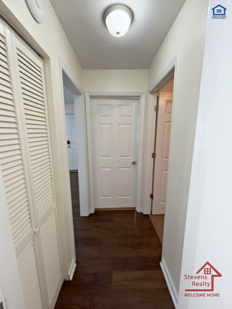 Building Photo - 702 Couch St