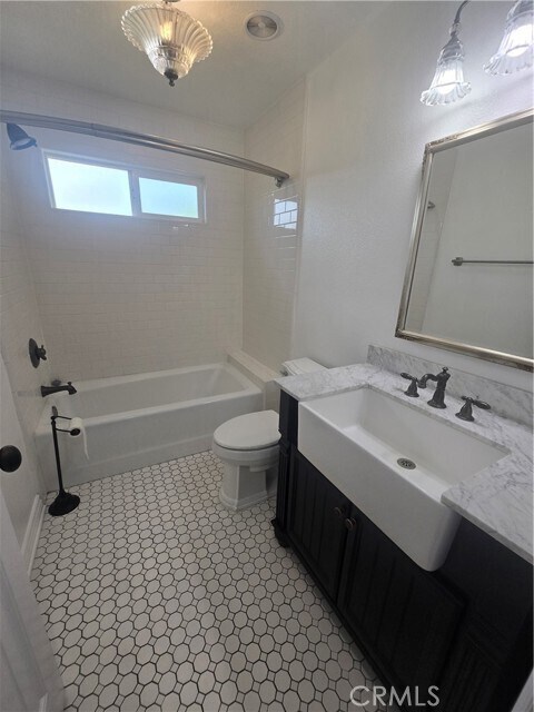 Building Photo - 9388 Valley View St