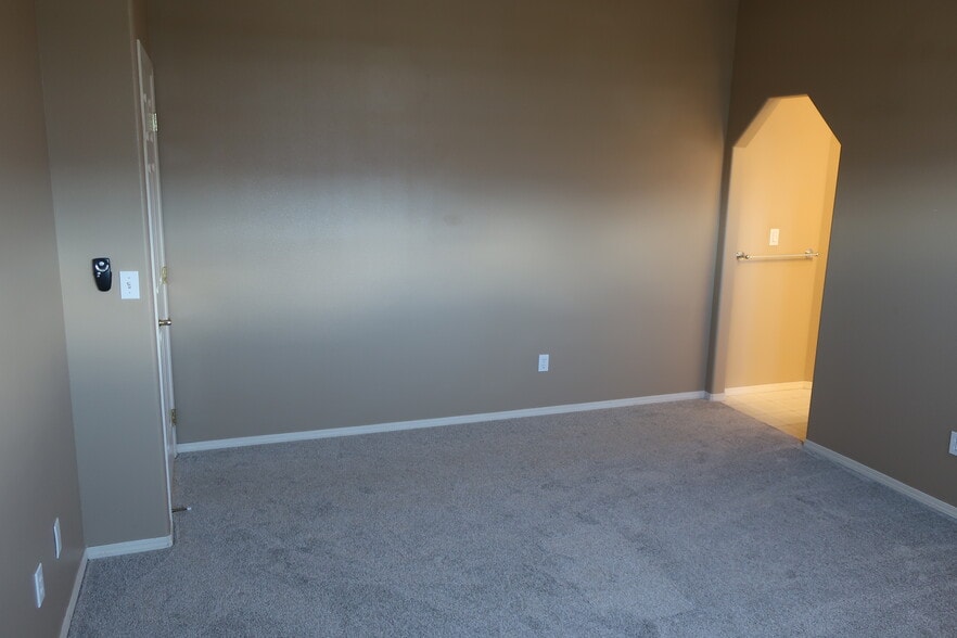 Building Photo - 466 Lower Daniels Dr