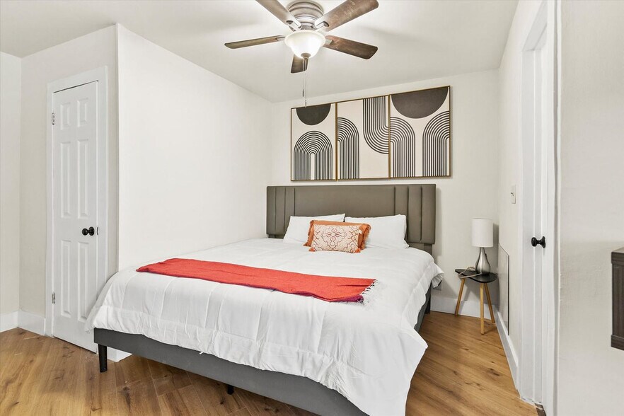 Building Photo - 3801 SW Triana Blvd