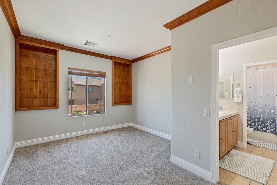 Building Photo - 7 Braelinn Dr