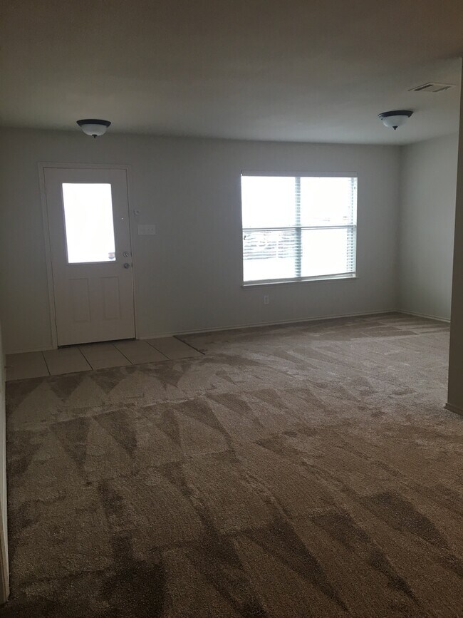 Building Photo - Texas Sized Home 5/3/2