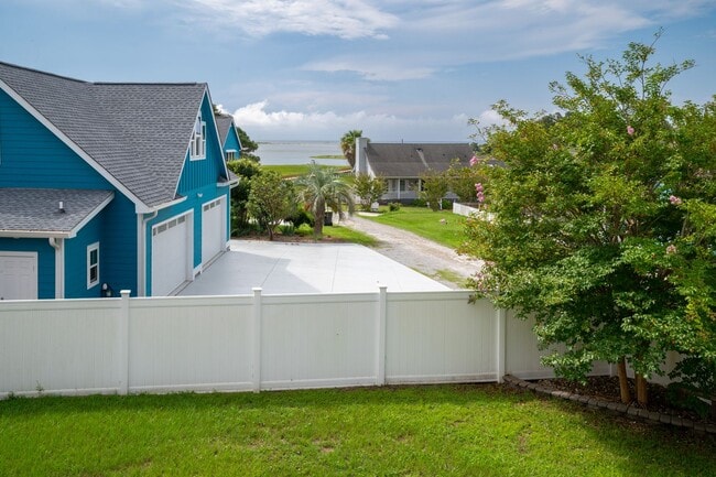 Building Photo - PERFECT OFF-SEASON MONTHLY GETAWAY
