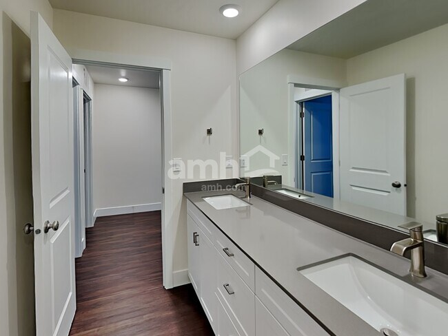 Building Photo - 6550 Spriggel St