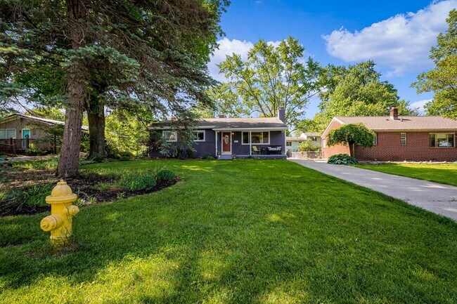 Building Photo - Fully Furnished! Stunning UA Ranch with 3 ...