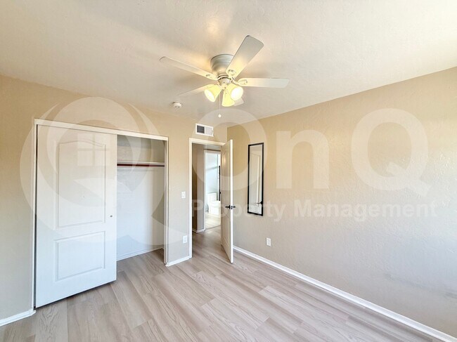 Building Photo - 877 W Shellfish Dr