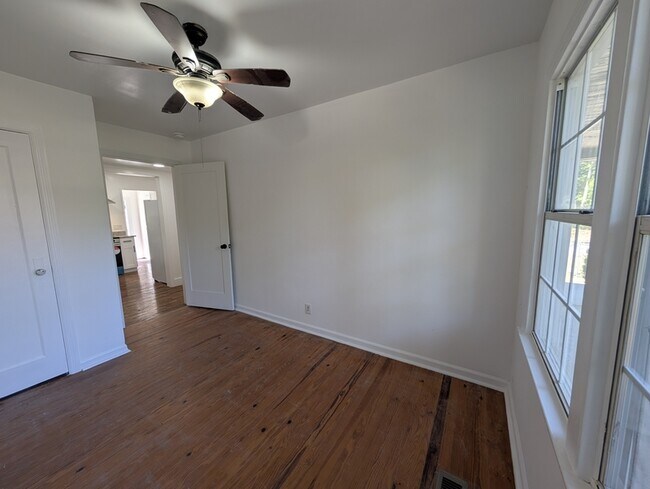 Building Photo - 427 Crossway Rd