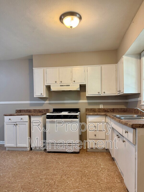 Building Photo - 3698 Philsdale Ave