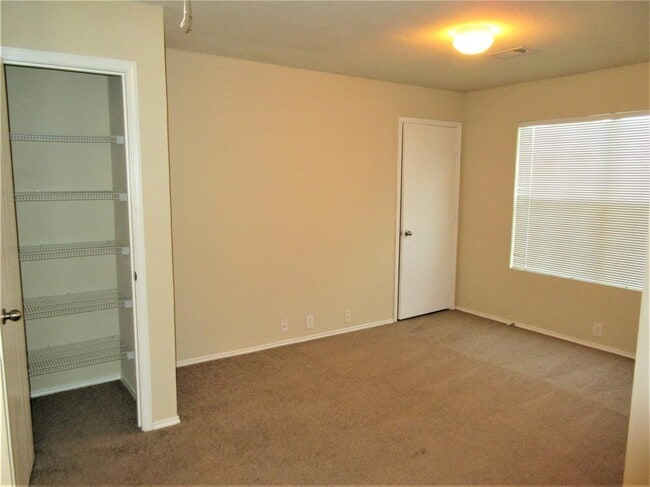 Building Photo - 822 Grand Plains Dr
