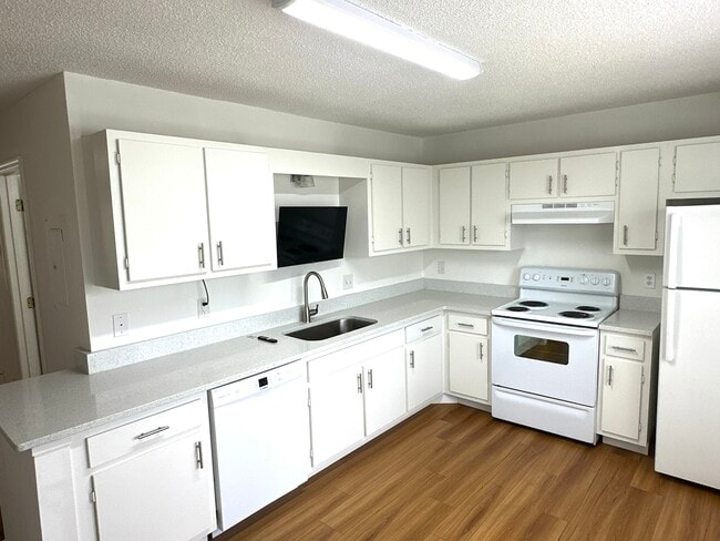 Building Photo - 6020 Scotchwood Glen