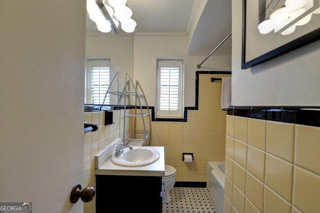 Building Photo - 282 Ardmore Cir NW