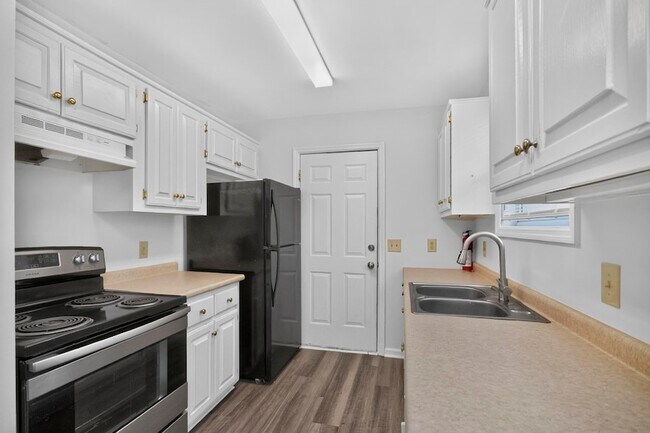 Building Photo - 1009 Lynndale Dr
