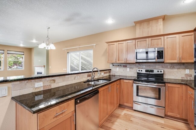 Building Photo - Beautiful 3 Bed, 2.5 Bath Rental Home in W...