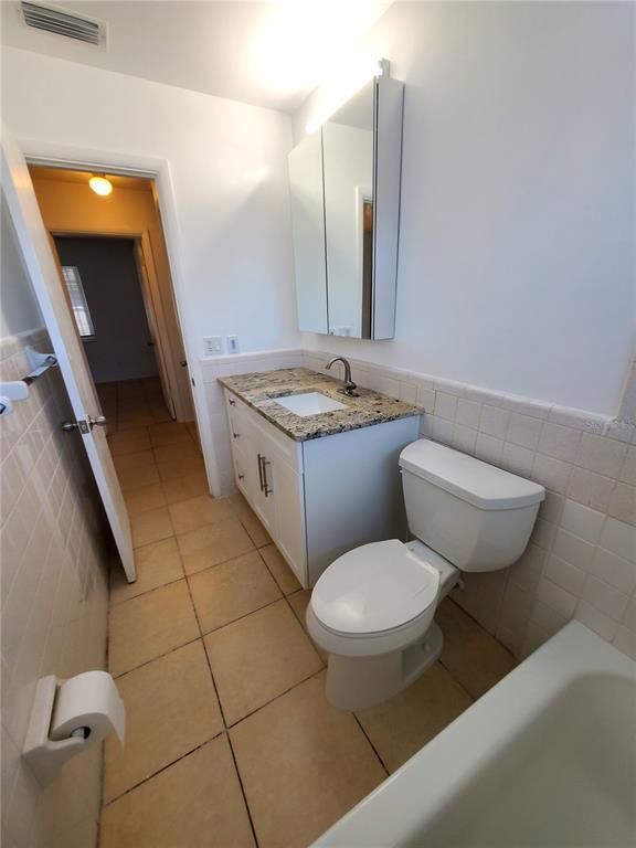 Building Photo - 1020 70th St N