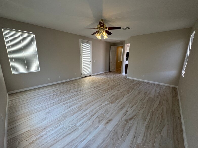 Building Photo - 712 Pinnacle Heights Ln