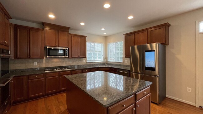 Building Photo - 5-Bedroom Colonial in Lake Ridge