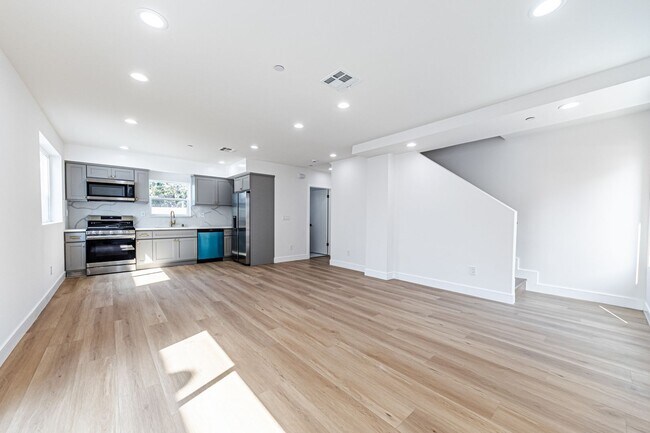 Building Photo - 2055 S Garth Ave