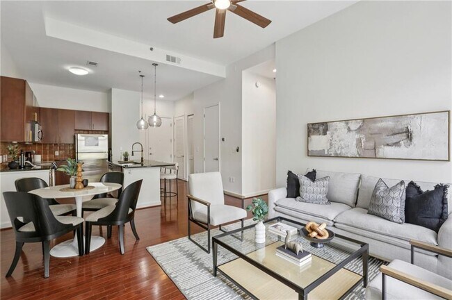 Building Photo - 711 Cosmopolitan Dr NE