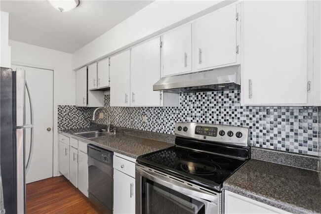 Building Photo - 940 Adam Dr