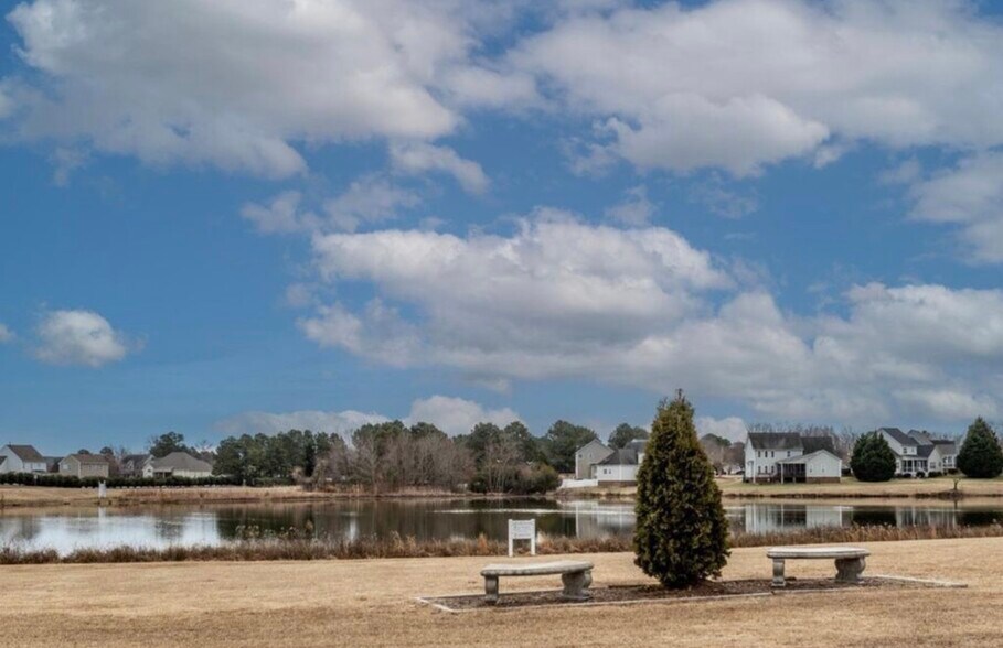 Building Photo - 264 Wembley Dr