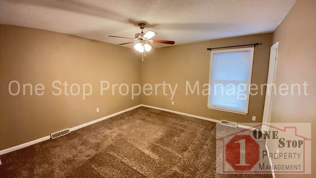 Building Photo - Huge 4 Bedroom, 2 Bathroom in Independence!