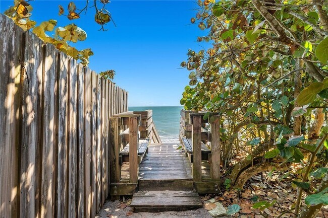 Building Photo - 9556 Doubloon Dr