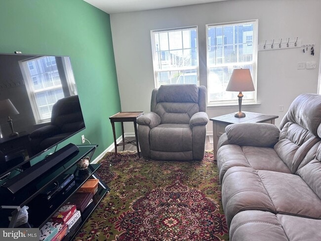 Building Photo - 576 Thumper Dr