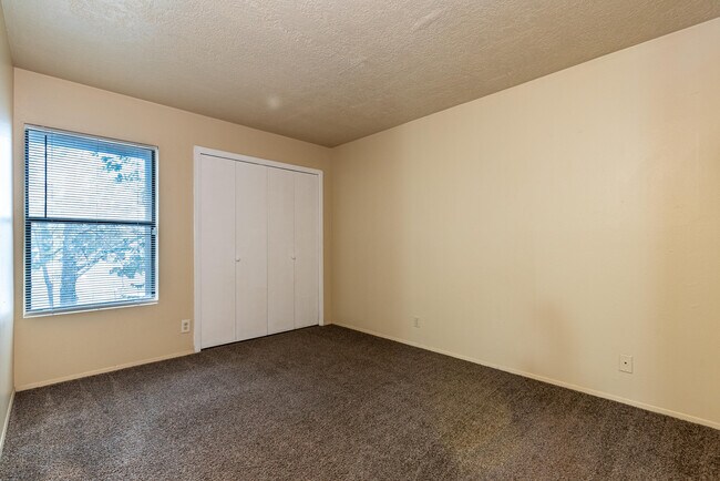 Building Photo - 3528 Tyson Pl NE